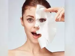 Beauty Tips : ग्लोइंग स्किन पाने के लिए घर पर ऐसे बनाएं फेस शीट मास्क, दिखेगा असर